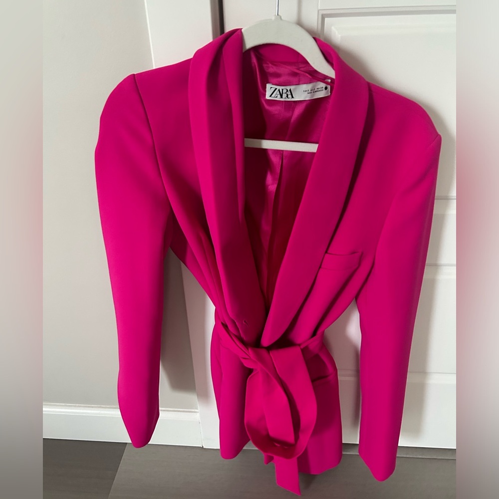 Brand new zara blazer. Color: fuchsia. No tags. Never worn: